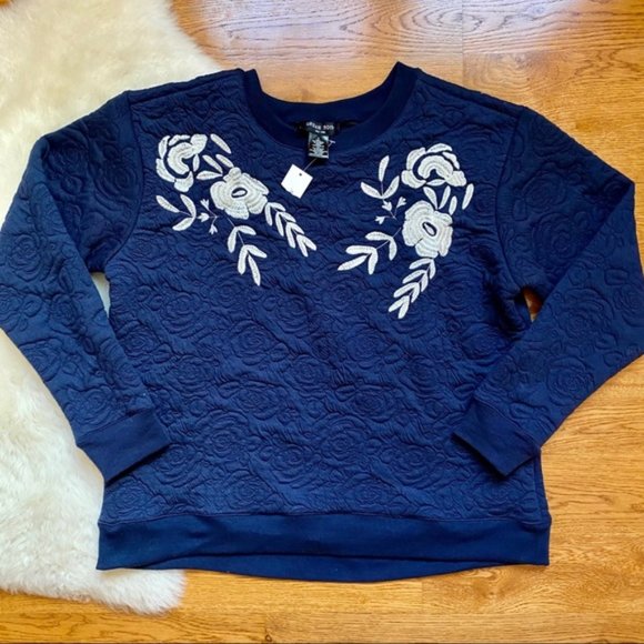Francesca's | NWT Jadie Floral Embossed Sweatshirt Size XS - Picture 5 of 11